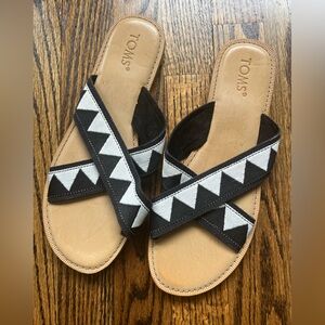 Toms Women’s Sandals -Black and White